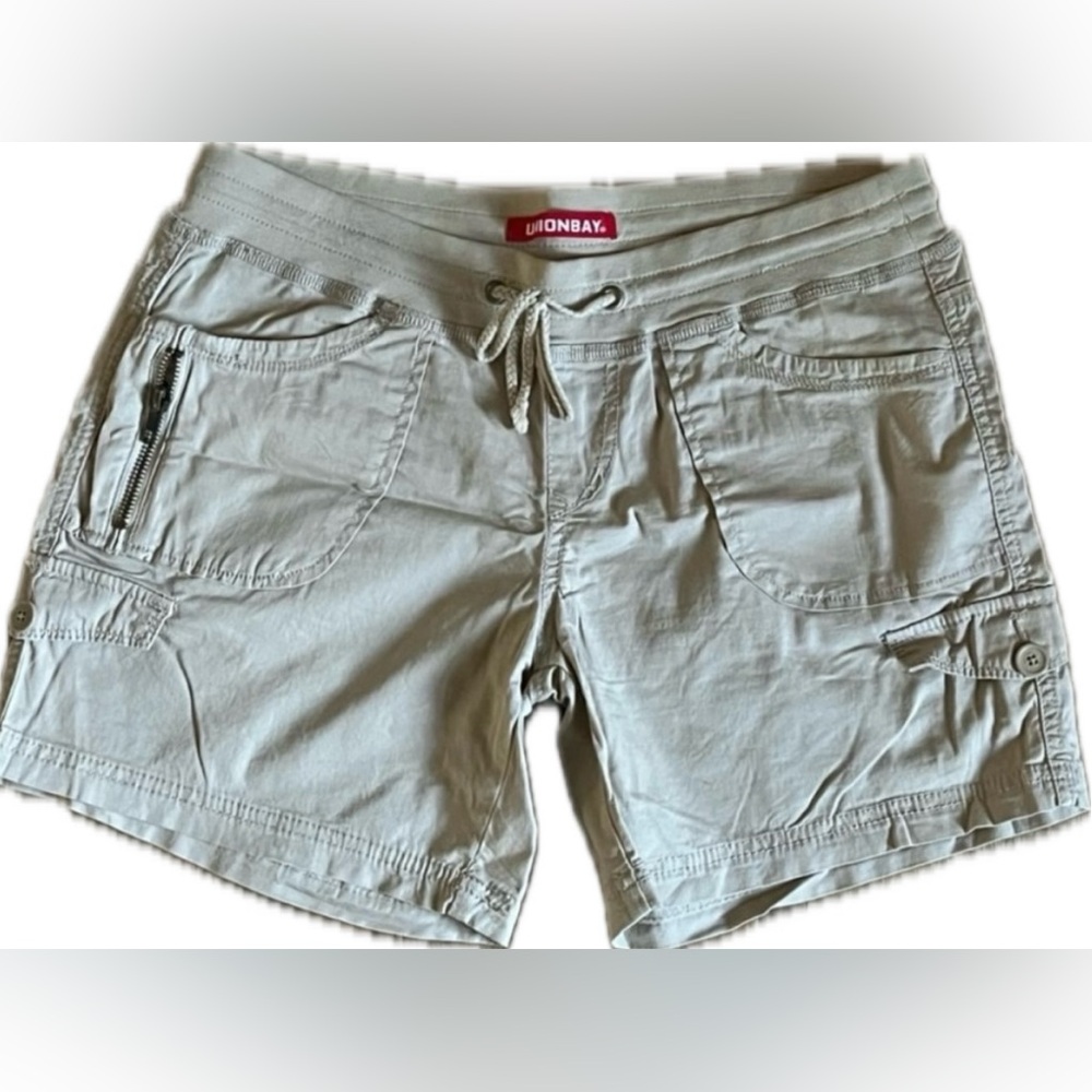 UnionBay tan cargo shorts. Excellent condition. Drawstring waist. Size 7